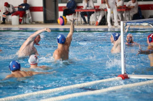 "Drum lin către îngeri!". Un tânăr sportiv de la CS Dinamo a murit în timpul meciului cu Rapid din Superliga de polo