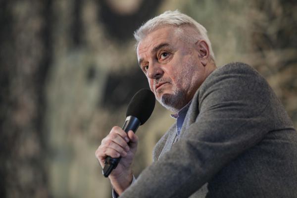 Mircea Rusu, directorul interimar al TNB, se delimitează de "acţiunea subversivă" de distribuire a unei publicaţii în incinta teatrului: "Nu sunt pro Putin!"