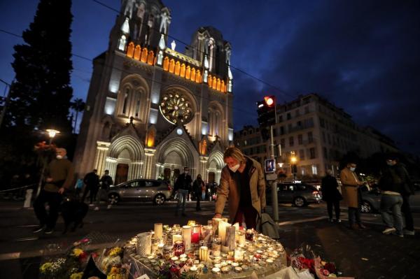Moment de reculegere la catedrala Notre-Dame din Paris