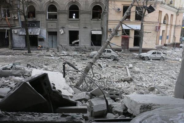 Cea mai distrugătoare zi de război în Ucraina: 15 ore de bombardament continuu și ”sute de morți” la Mariupol. De ce este importantă căderea orașului Herson
