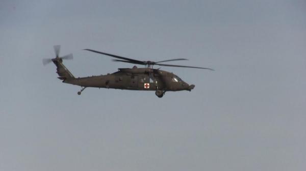 Panică la Constanţa după ce un elicopter Black Hawk a survolat minute în şir zona Spitalului Judeţean. Ce misiune ar fi avut - VIDEO