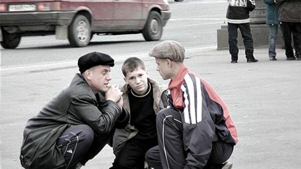 Adidas își suspendă activităţile din Rusia, dar își va plăti angajații de acolo