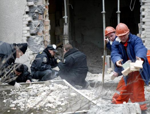 O mină antipersonal ar fi explodat în Cernihiv: trei adulţi au murit pe loc, trei copii sunt în stare gravă