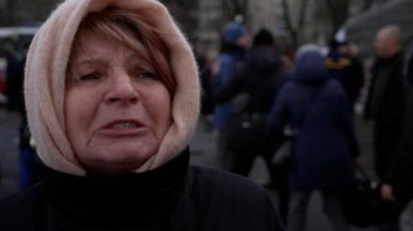 Mama care îşi aşteaptă fiul