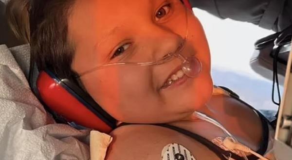 O fetiță de 9 ani, ''dulce şi iubitoare'', a fost nimerită de un glonţ când se pregătea să facă poze cu iepurașul de Paște