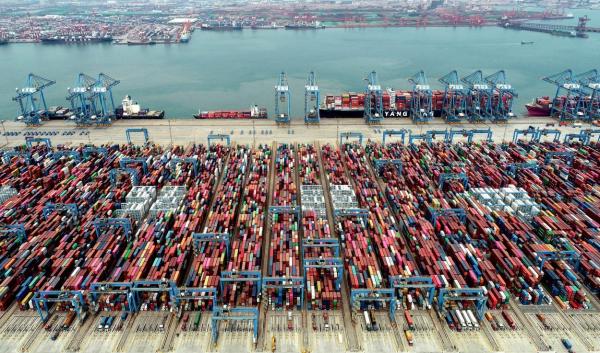 Economia chineză, creştere peste aşteptări în primul trimestru. Datele pentru luna aprilie vor fi ”mult mai slabe”