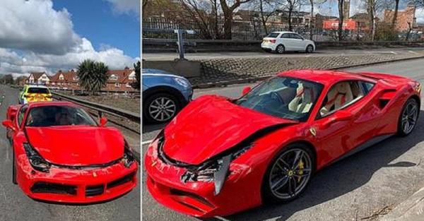 Cel mai ghinionist şofer. Proprietarul unui Ferrari nou-nouț a făcut accident în ziua care şi-a cumpărat maşina, după doar 3 kilometri