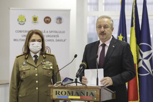 România nu trimite armament sau MiG-uri în Ucraina. Vasile Dîncu: În acest moment vorbim doar de sprijin umanitar