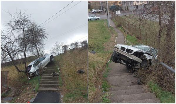 Un şofer din Cluj a vrut să coboare scările unui pod cu maşina