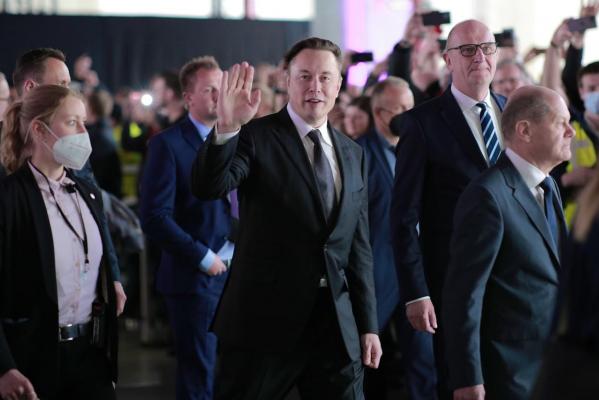 Elon Musk a cumpărat aproape 10% din Twitter, rețeaua socială preferată a miliardarului