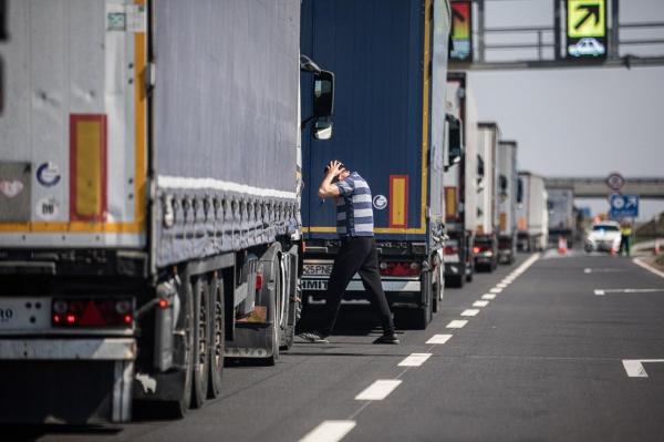 "Mulțumesc, România". Țara noastră a anulat toate tipurile de permise internaționale pentru transportatorii ucraineni
