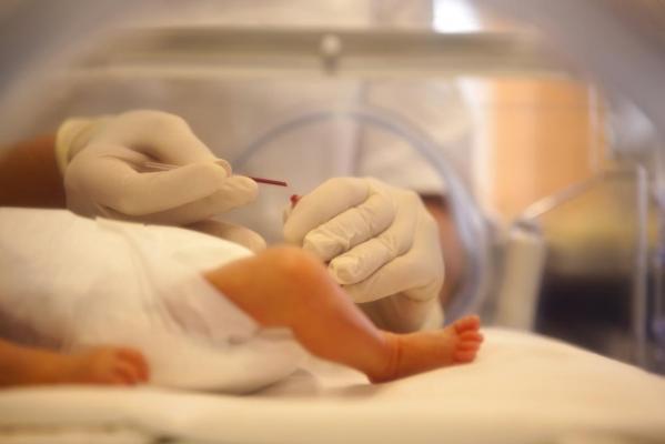 Bebeluş de trei luni, găsit mort într-un centru pentru protecţia copilului din Vaslui