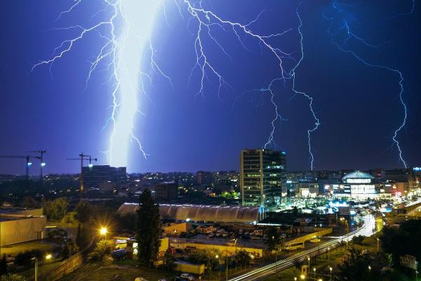 Alertă meteo de vreme severă în România. Ploi torențiale, grindină și vijelii în 14 judeţe. Prognoză specială pentru Bucureşti