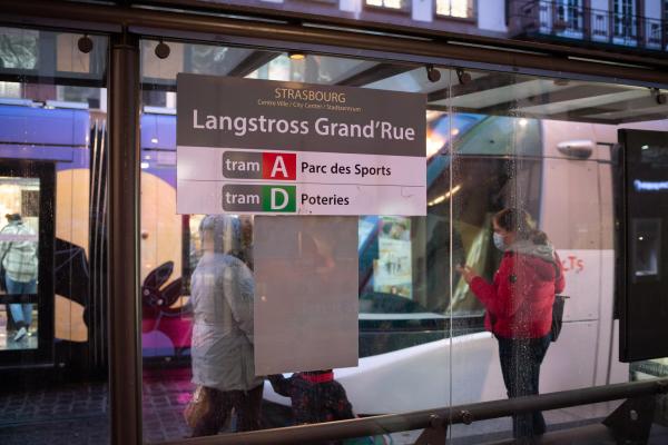 Portul măştii nu va mai fi obligatoriu în transportul în comun începând de luni, în Franţa