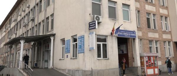 Un bătrân a murit pe loc, după ce s-a aruncat de la etajul 3 al Spitalului Județean din Târgu Jiu. Urma să fie externat