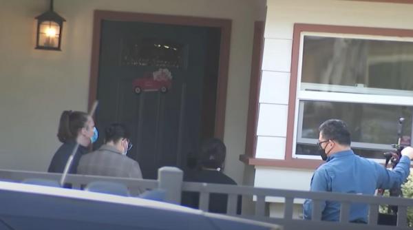 O fetiță de 12 ani și frații ei de 8 ani, găsiți morți într-o casă din Los Angeles. Mama copiilor, auzită strigând "unde este Biblia mea?"