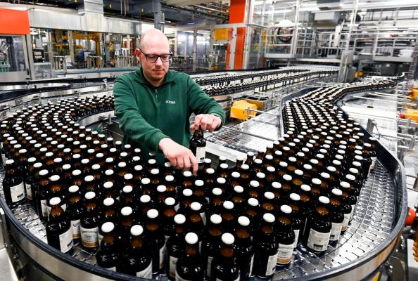 Penurie de sticle de bere în Germania. Fabricile îi imploră pe clienți să le returneze pe cele goale