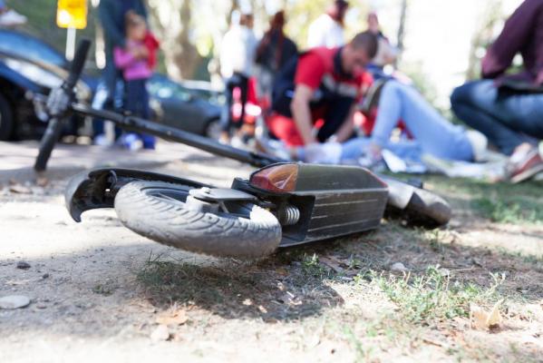 Bătrână de 71 de ani, omorâtă de un adolescent pe trotinetă