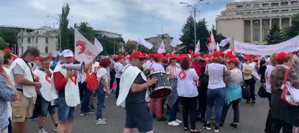 Protest Sanitas în Piaţa Victoriei. Sindicaliştii cer rezolvarea problemelor salariale