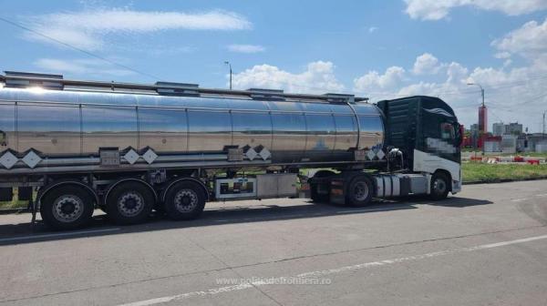 23 de tone de deşeuri de ulei şi grăsimi comestibile, blocate la Vama Giurgiu