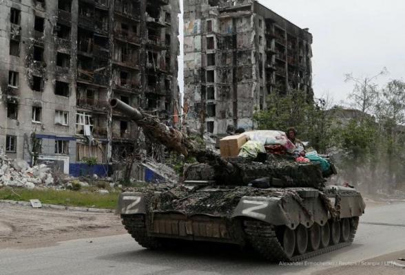 Soldaţii ruşi care vorbesc cu soţiile lor despre ce trebuie să fure din Ucraina, "o continuitate istorică"