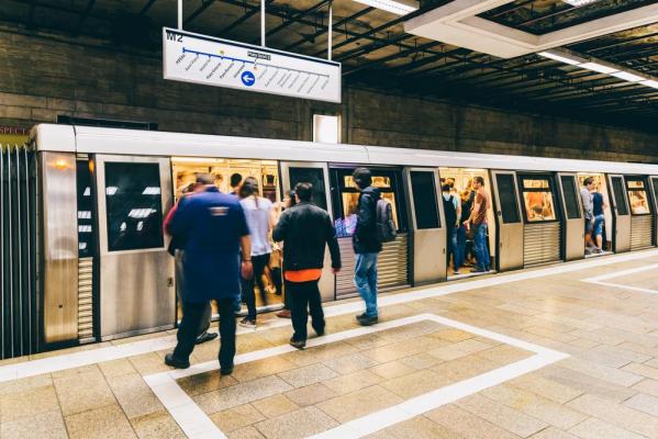 Metrorex are datorii de 33 de milioane de euro la firma care asigură mentenanţa trenurilor