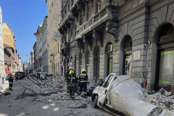 Dezastru în centrul Budapestei după ce faţada unei clădiri s-a prăbuşit. Mai multe persoane au fost rănite, cinci sunt distruse complet