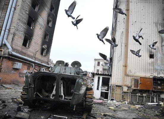 Primarul din Mariupol anunţă o criză umanitară: locuitorii oraşului, "forţaţi să vâneze porumbei" pentru a avea ce să mănânce