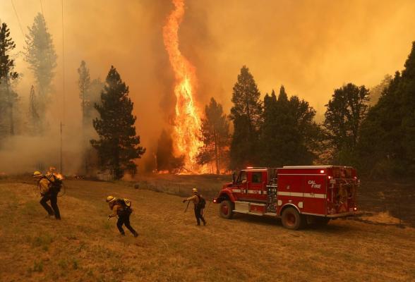 Stare de urgență în California. Mii de persoane evacuate din cauza unui incendiu de vegetație