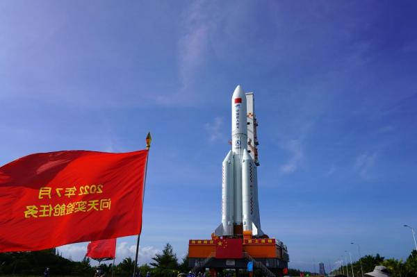 China se pregăteşte să lanseze modulul staţiei spaţiale cu o rachetă gigantică