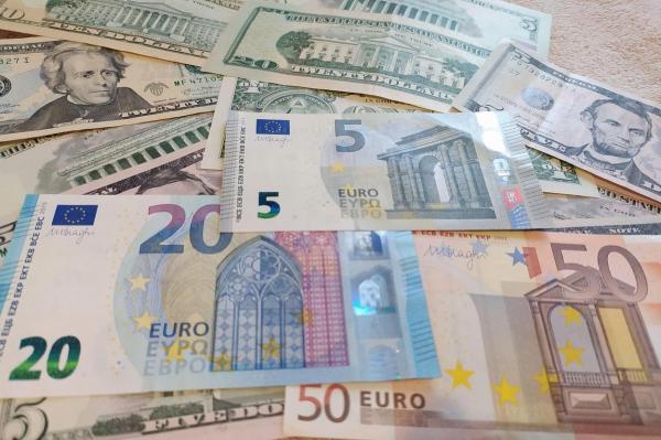 Banca Centrală Europeană va majora dobânzile până când inflaţia va scădea la 2%