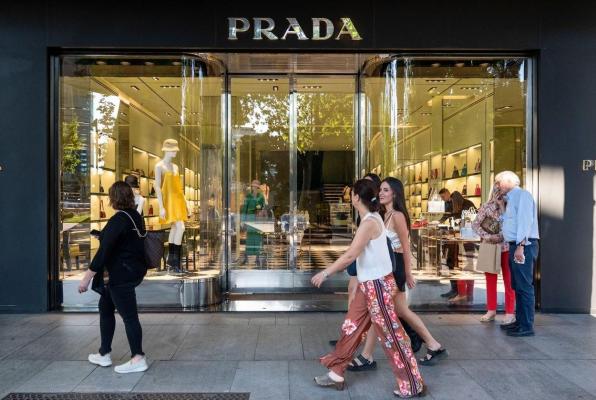 Marii producători de lux sunt pe creștere, deși e inflație în lume. Explicația? Bogații au bani pentru LVMH, Prada sau Moncler