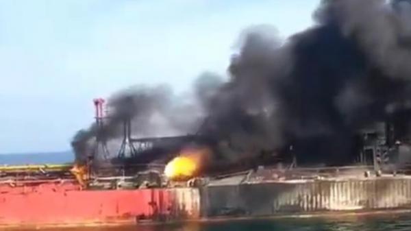Rusia atacă petrolierul Millennial Spirit, care plutea în Marea Neagră de peste 4 luni şi care transporta motorină. Ucraina numeşte nava "bombă ecologică"