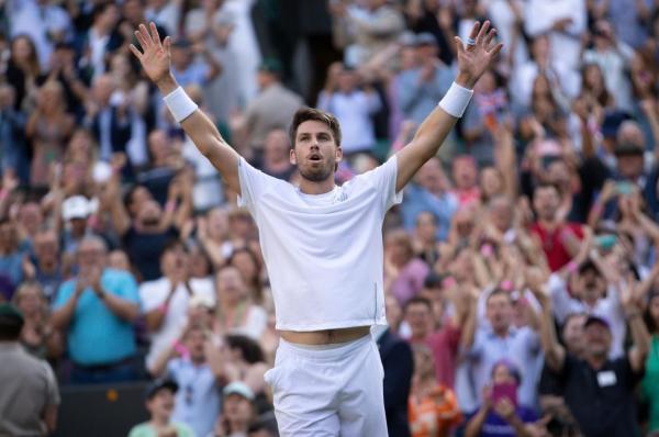 Cameron Norrie a învăţat tenis cu o rachetă ruptă, alături de mamă, iar acum joacă semifinala de la Wimbledon