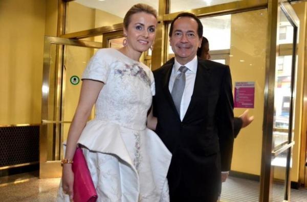 O româncă se desparte de soţul miliardar şi cere peste un miliard de dolari la partaj. Cei doi sunt căsătoriţi de 22 de ani