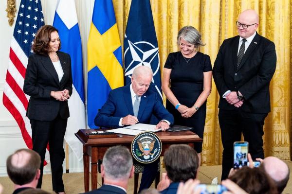 Joe Biden a semnat ratificarea aderării Finlandei şi Suediei la NATO