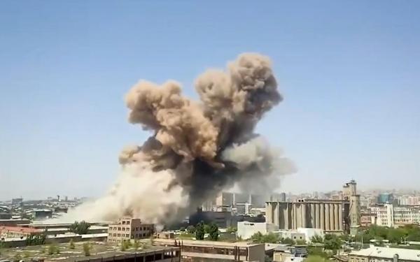 Cel puţin un mort şi 20 de răniţi într-o explozie, în Armenia. Operațiune masivă de salvare, cu zeci de pompieri și autospeciale