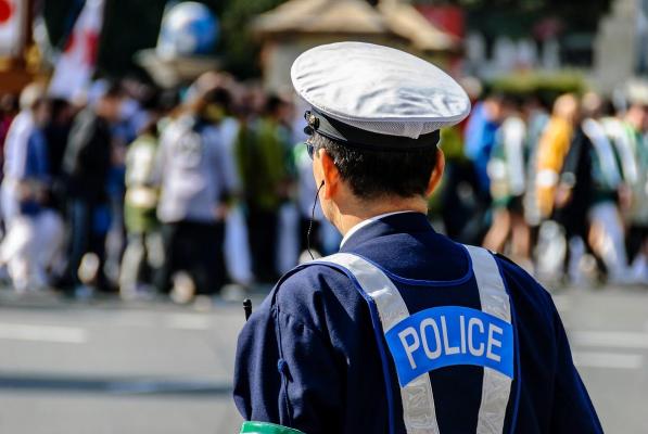 Băut bine, un poliţist japonez a adormit pe stradă şi a pierdut documente cu datele a 400 de persoane anchetate penal