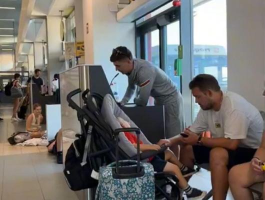 „Zborul a fost întârziat cu șase ore”. Un britanic a creat haos pe aeroportul din Zakynthos, după ce a început să facă anunţuri la microfon