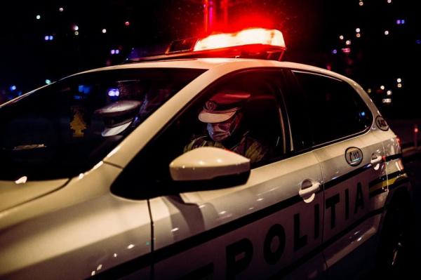 Un şofer din Timiş, reţinut după ce l-a înjunghiat în gât pe pasagerul din dreapta. De la ce a pornit conflictul