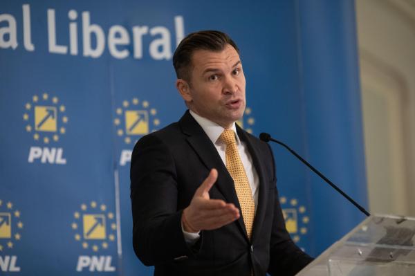 Tensiuni uriaşe în PNL după ce organizaţia din Satu Mare a rupt coaliţia cu UDMR: "Funcţionarea coaliţiei la nivel central nu este afectată"