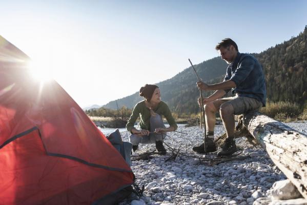 (P) Prima dată cu cortul? Veți găsi tot ce aveți nevoie la Sportano!