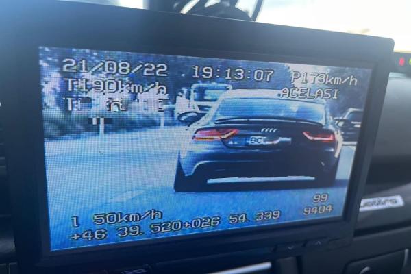 Tânărul prins depăşind limita de viteză de două ori în aceeaşi zi a fost amendat