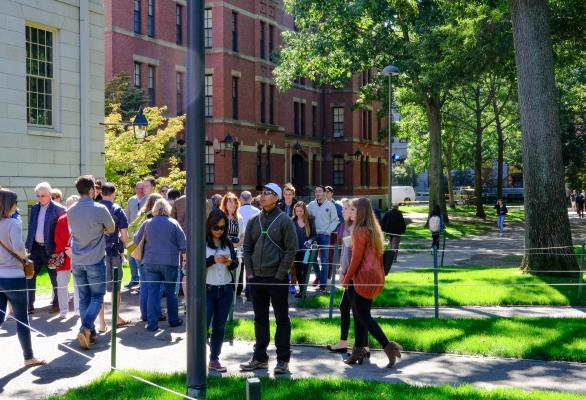 Joe Biden șterge datoria de studii a milioane de americani. Republicanii îl acuză că alimentează inflația