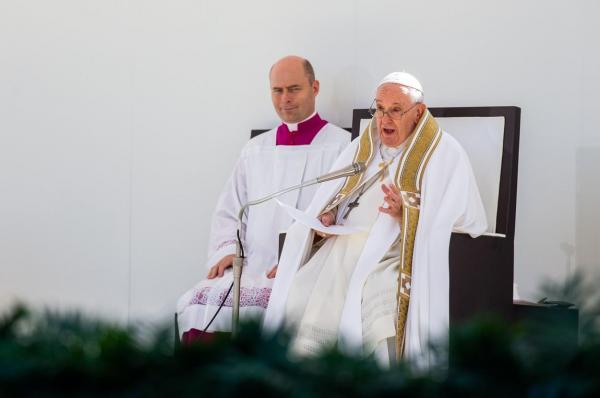 Papa Francis în vizită la L'Aquila