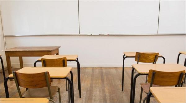 Elevii care se comportă neadecvat ar putea fi loviți cu spatule de lemn