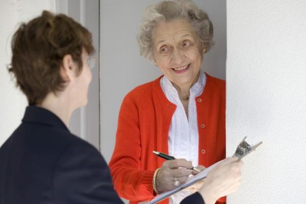 Românii care nu s-au recenzat nu vor mai fi amendaţi până la urmă. Autorităţile i-au ameninţat cu sancţiuni de 3.000 de lei