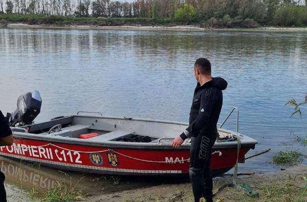 Bărbat din Giurgiu, căutat de scafandri pe Dunăre. A dispărut în timp ce se afla la pescuit cu prietenii