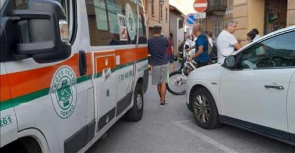 Un român de 28 de ani din Italia şi-a aruncat frigiderul de la balcon, apoi a ameninţat trecătorii că se va sinucide