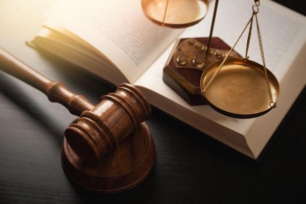 Decizie revoltătoare a judecătorilor suceveni: au redus sentința unui tată și unui unchi care au violat o fetiță de doar 10 ani